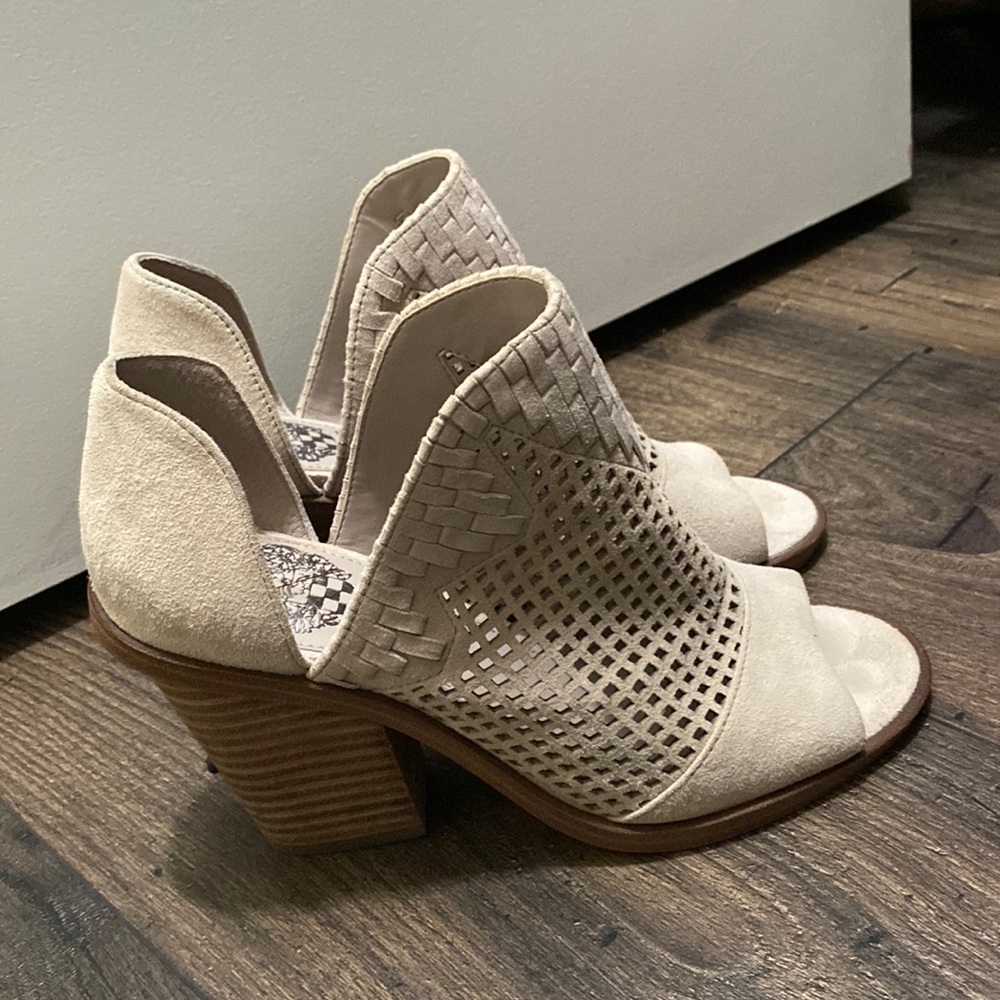 Vince Camuto Womens 6, sand beige